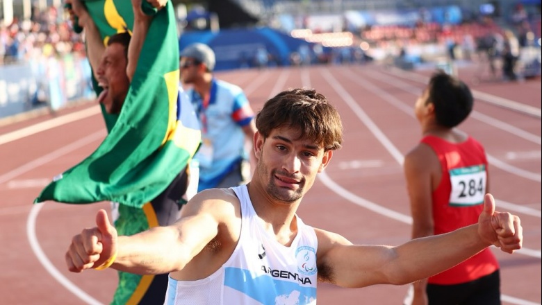 Argentinos dan la vuelta al mundo para correr y así llegar a la meta máxima