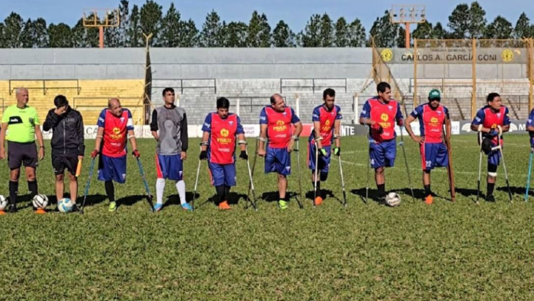 Un solo equipo: futbolistas amputados y Policía de Misiones, unidos en una misma cancha