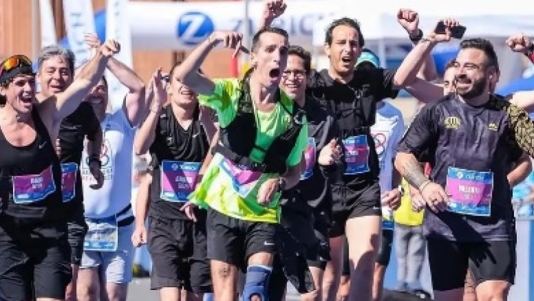 El sol brilla más que nunca: Alex Roca se convirtió en la primera persona en el mundo con una discapacidad severa en terminar una maraton