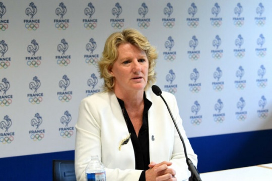 A 14 meses de Paris 2024, la presidenta del Comité Olímpico francés se levantó de su silla y se fue