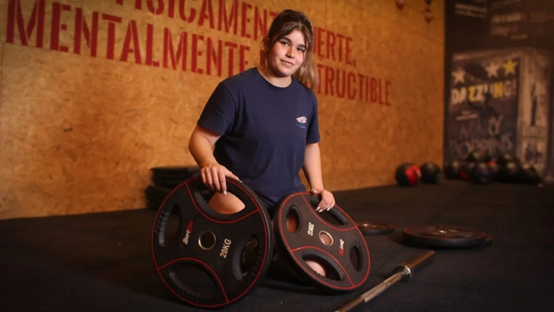 Martina Vivares, fuerza y disciplina: la historia de una joven campeona del powerlifting