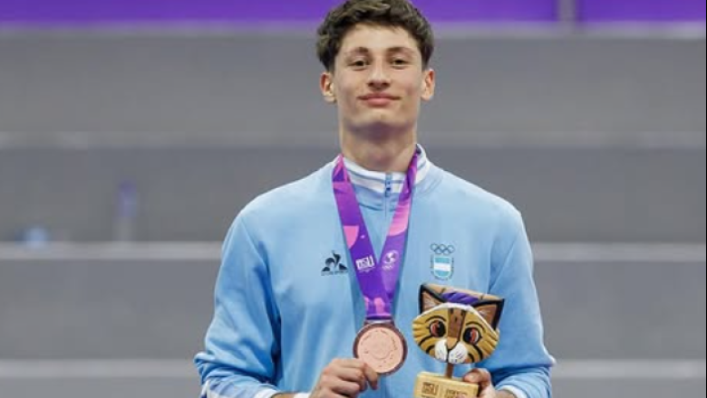 La página de bronce para Mateo Di Leo
