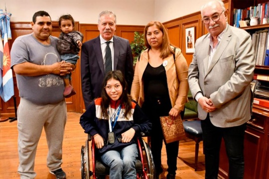 Atleta de Santiago del Estero recibió silla de ruedas para competir en deportes adaptados