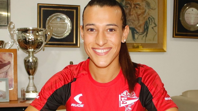 Mara Gomez salta a otro nivel y firma su primer contrato como futbolista profesional