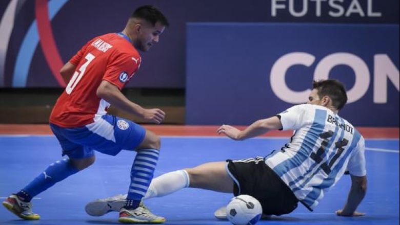 Ni el tiro del final le salió: Argentina fue superior a Paraguay pero se quedó con un triste marcador