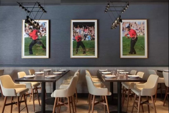 Tiger Woods, la estrella del golf que abrió un bar en una ciudad estrella