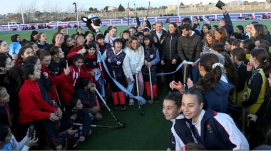 Neuquen puso manos a la obra e inauguró la primera cancha de agua de hockey de la Patagonia