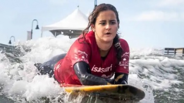Sarah Almagro, subcampeona mundial de surf adaptado sin manos y pies por la meningitis