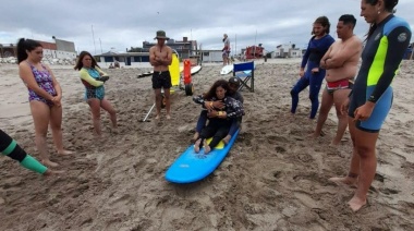 Santa Surf, la escuela que busca reavivar el espíritu del surf adaptado