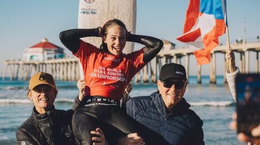 Alelí Medina, la surfista que ve el éxito con el corazón