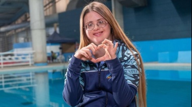 La sirenita Jacinta Martinez Ranceze, hija del Rey Tritón, sorprende al mundo debajo del agua
