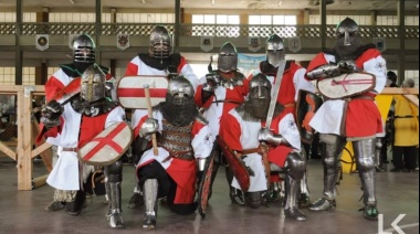 El Club Newbery de Capital Federal alza la voz con su deporte insignia, el combate medieval