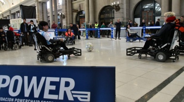 Powerchair Football y una exhibición en el hall central de la estación Retiro