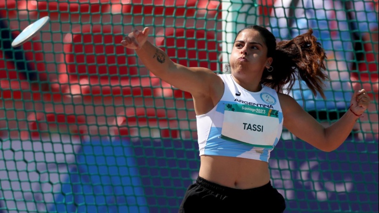 Karen Tassi, la atleta que hace dedo para entrenar y prepararse para Paris