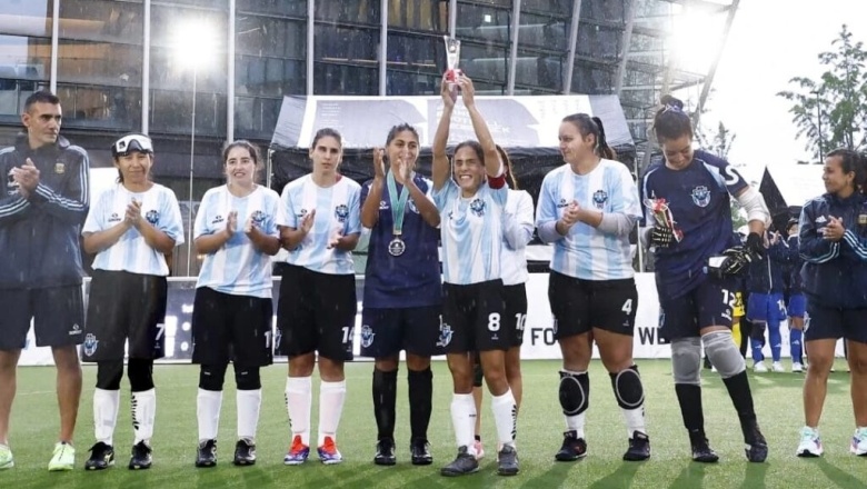Con los colores de la bandera, el fútbol para ciegos argentino emociona al mundo