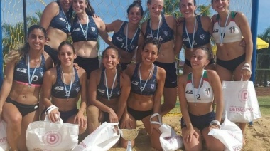 El rayo celeste de Velez impactó en la copa del Beach Handball