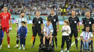 La silla de los sueños: Valentino Zegarelli acompañó el himno argentino en el Mundial