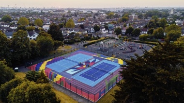 El tenis llega al barrio: Roger Federer restaura junto a Mercedes-Benz una cancha en Londres
