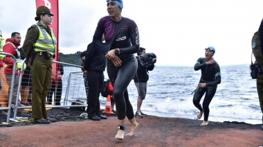 Juliana Bustos nada al horizonte en la Maratón del Golfo Capri-Nápoles