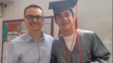 Cuando no gana trofeos, aprueba materias. ¡Colapinto recibido!