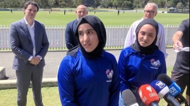 Un partido para la historia: las jugadoras afganas de cricket vuelven al campo tras tres años en el exilio