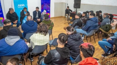 Puños que inspiran: Jorge "Locomotora" Castro subió al ring de la motivación en Junín