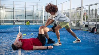 El pádel, un boom deportivo que enciende alertas por el aumento de lesiones