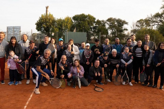 Legisladores compartieron una jornada con alumnos de la Escuela de Tenis Adaptado en el Córdoba Lawn
