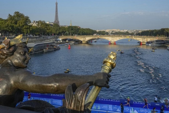 ¿El desfile de los inodoros? París se prepara para un "evento flotante" antes de los Juegos Olímpicos