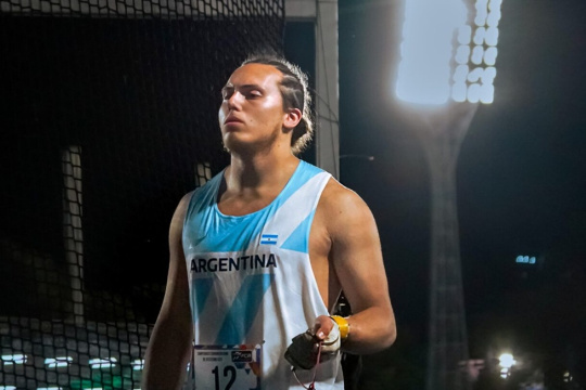Lautaro Vouilloz, el marplatense que sueña en grande con el martillo en mano