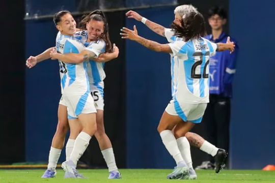 ¡Mujeres al ataque! Argentina se sacó de encima a Ecuador y llega afilada a las semifinales