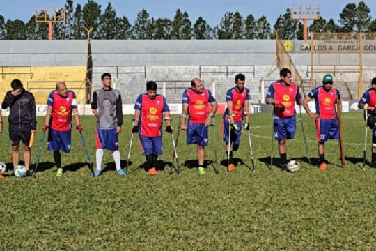 Un solo equipo: futbolistas amputados y Policía de Misiones, unidos en una misma cancha
