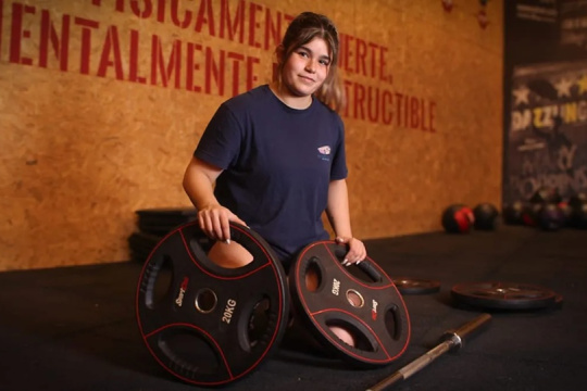 Martina Vivares, fuerza y disciplina: la historia de una joven campeona del powerlifting