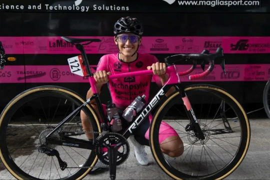 Kilómetros de esfuerzo, destino profesional. ¡La nueva aventura de Fabrizio Crozzolo en el ciclismo!