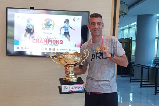 Gonzalo Abbas, entrenador de Las Murciélagas: "El equilibrio entre técnica, táctica y corazón es lo que nos define como equipo; lo que logramos va a durar en el tiempo"