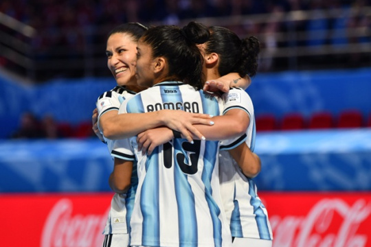 Argentina avanza con paso de gigante en su travesía filipina