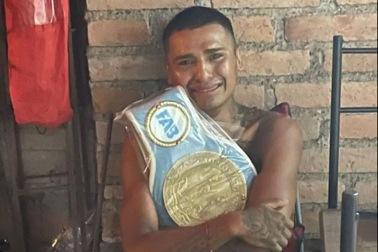 El Relámpago que vende empanadas y sueña con un título mundial