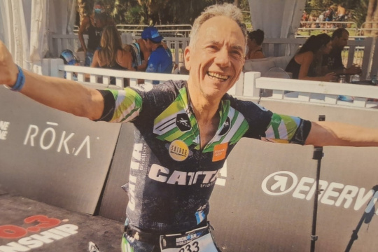 A los 72 años, Ricardo Rolando sigue compitiendo y se transforma en ejemplo dentro y fuera del triatlón