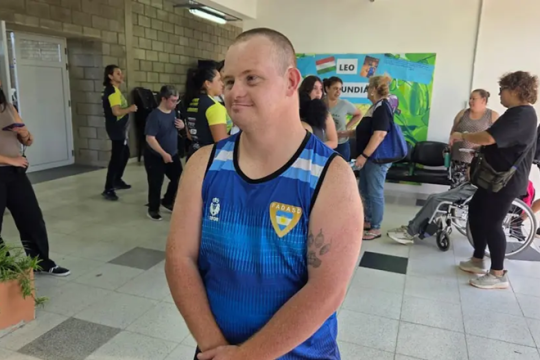 Un balón, mil sueños: Leo Seculini y su viaje con la selección de básquet para síndrome de Down