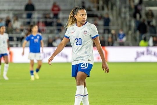 Ocho millones que cambian el juego: jugadora brasileña firma el mayor contrato del fútbol femenino