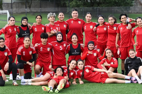 La selección femenina de Afganistán vuelve a escena tras años de exilio y resistencia
