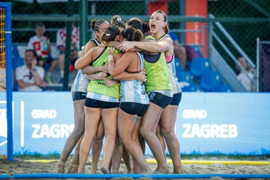 Una huella Kamikaze imborrable sobre la arena. ¡Argentina campeón mundial en beach handball!