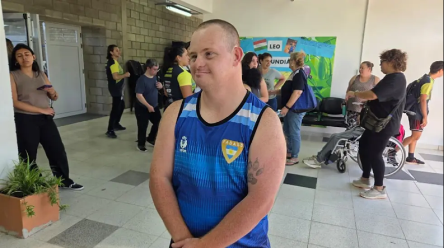 Un balón, mil sueños: Leo Seculini y su viaje con la selección de básquet para síndrome de Down